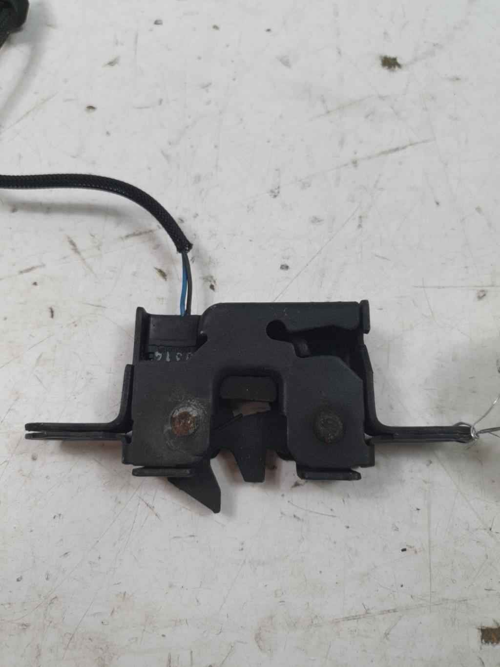 Serrure de capot RENAULT MEGANE 3 PHASE 3 Essence - 1