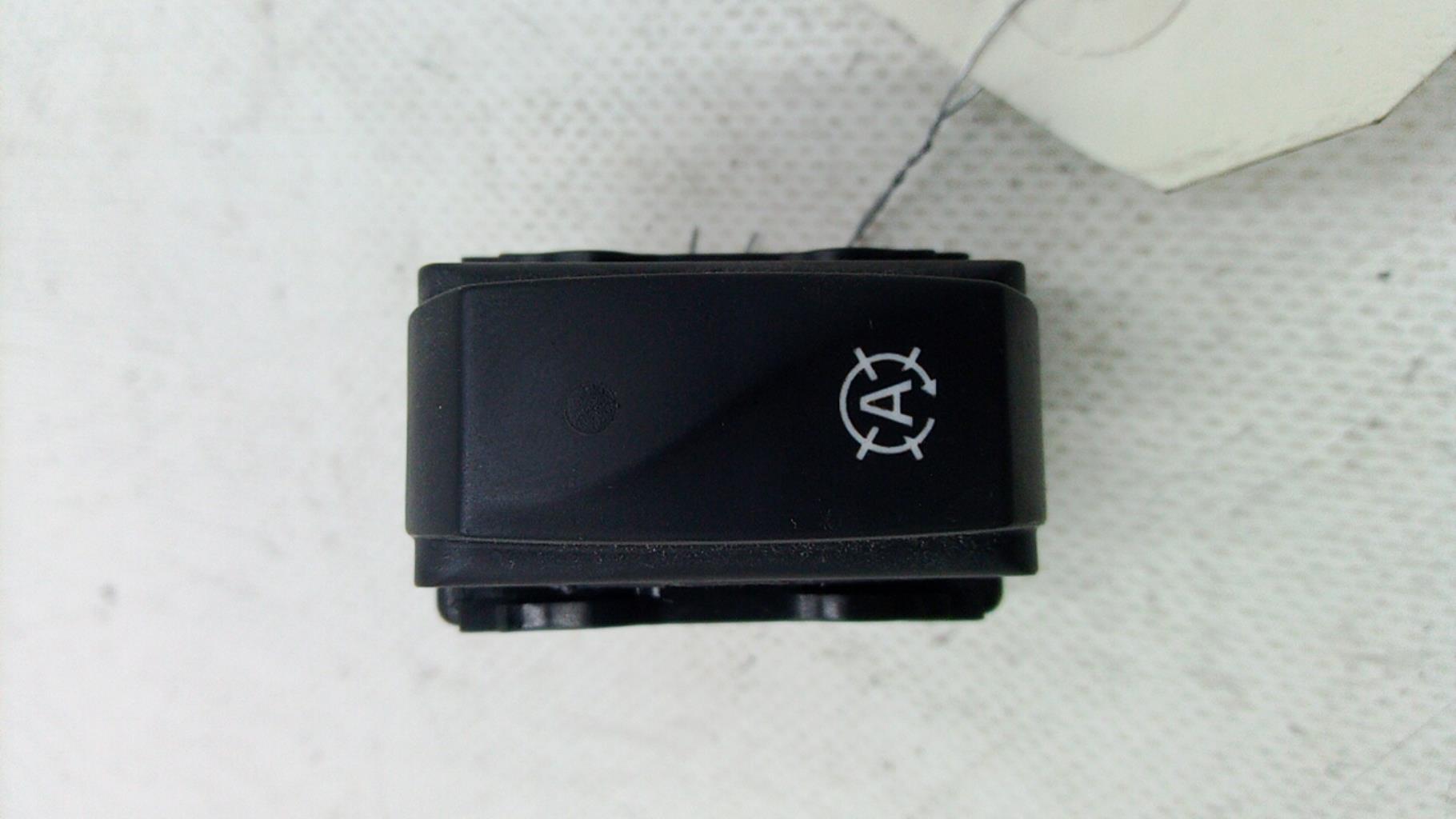 Bouton/Interrupteur RENAULT CLIO 4 PHASE 1 Diesel - 1