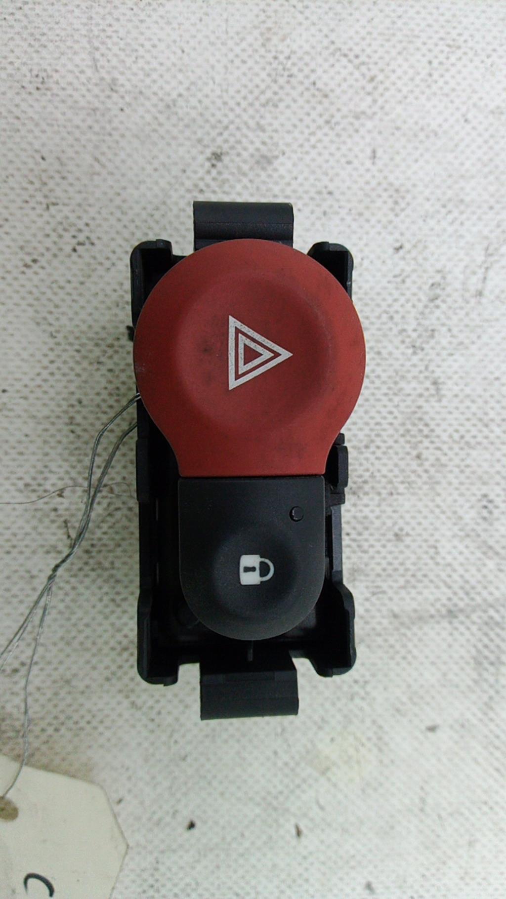 Bouton de warning RENAULT CLIO 3 PHASE 1 Diesel - 1