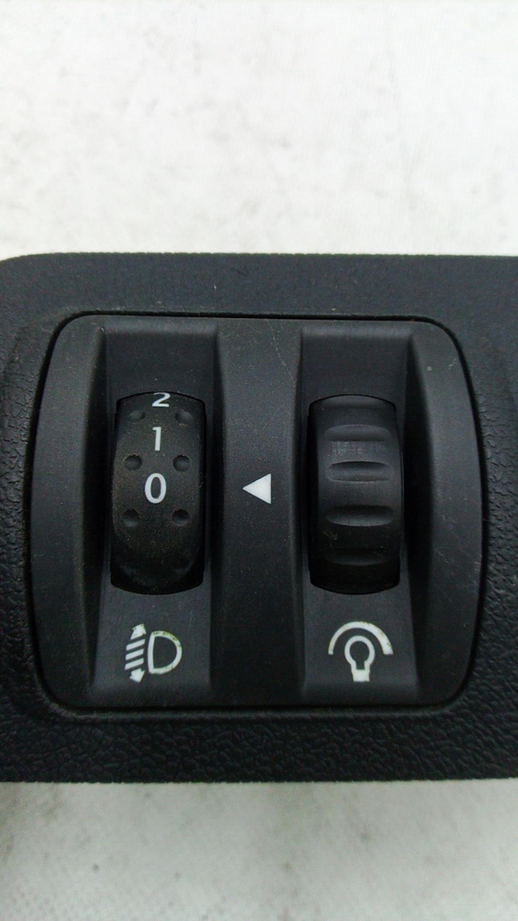 Commande de reglage hauteur de phare RENAULT MEGANE 3 PHASE 1 Diesel - 1
