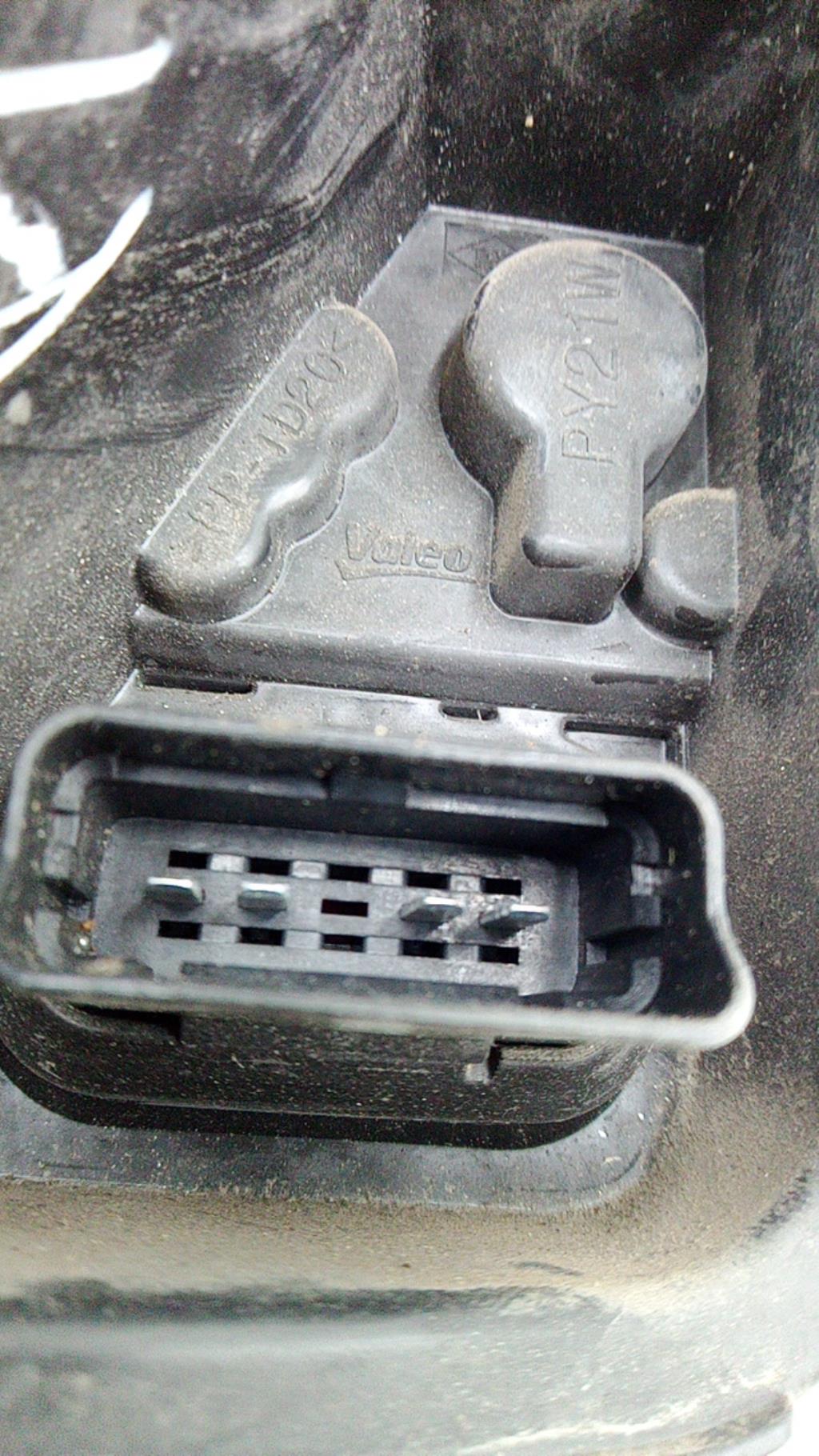 Base portalampade fanale posteriore destro RENAULT MEGANE 3 PHASE 1 BREAK Diésel - 1