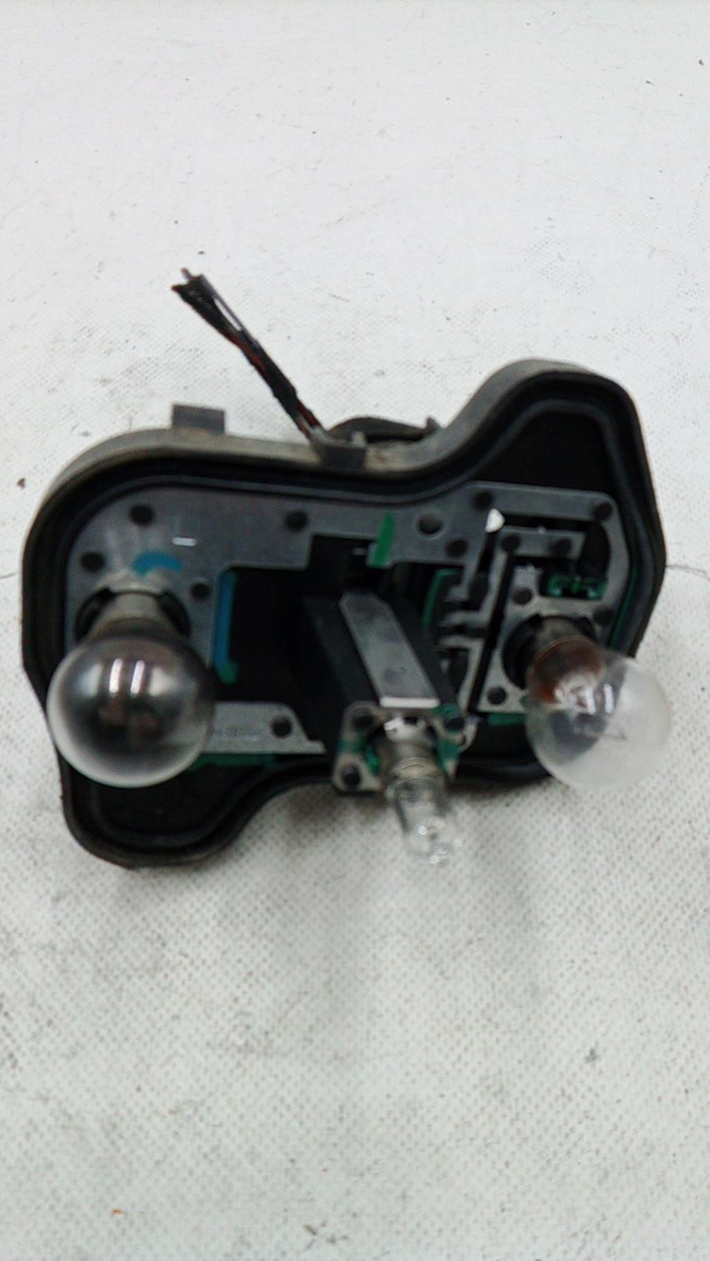 Base portalampade fanale posteriore sinistro VOLKSWAGEN GOLF 5 Diésel - 1
