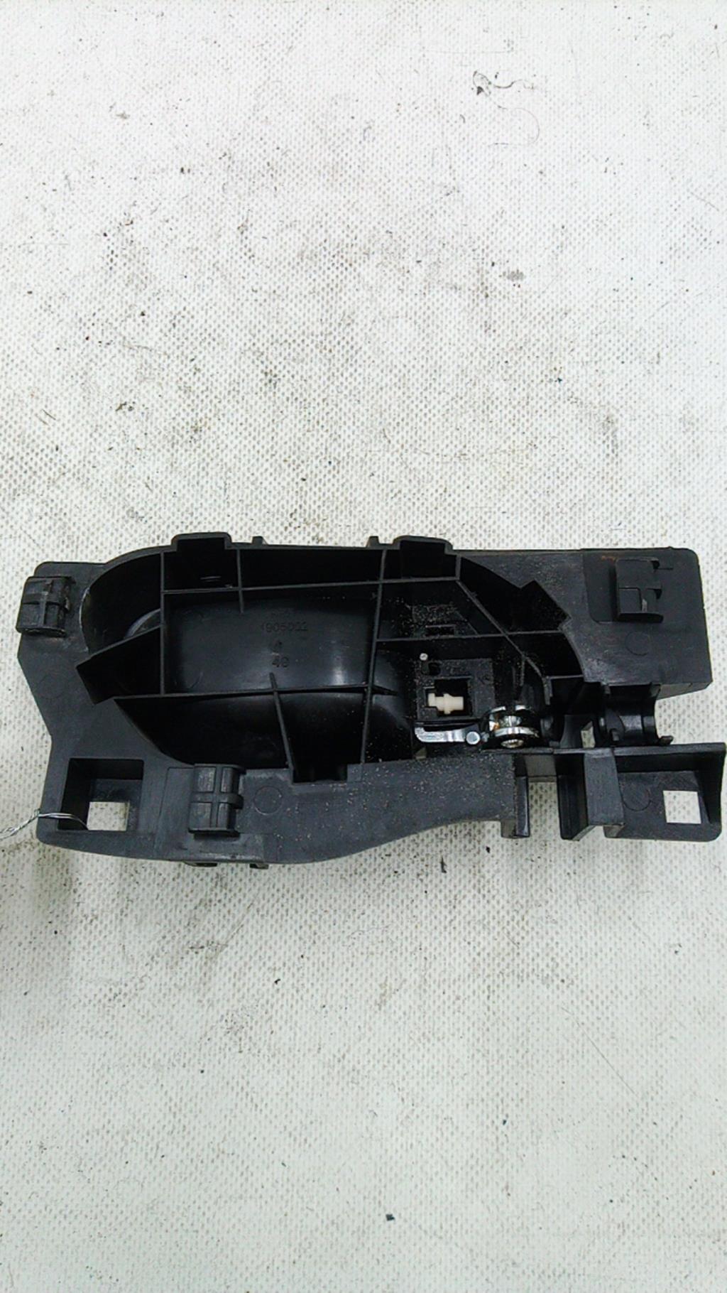Maniglia interna posteriore sinistra PEUGEOT 5008 1 PHASE 1 Diésel - 1