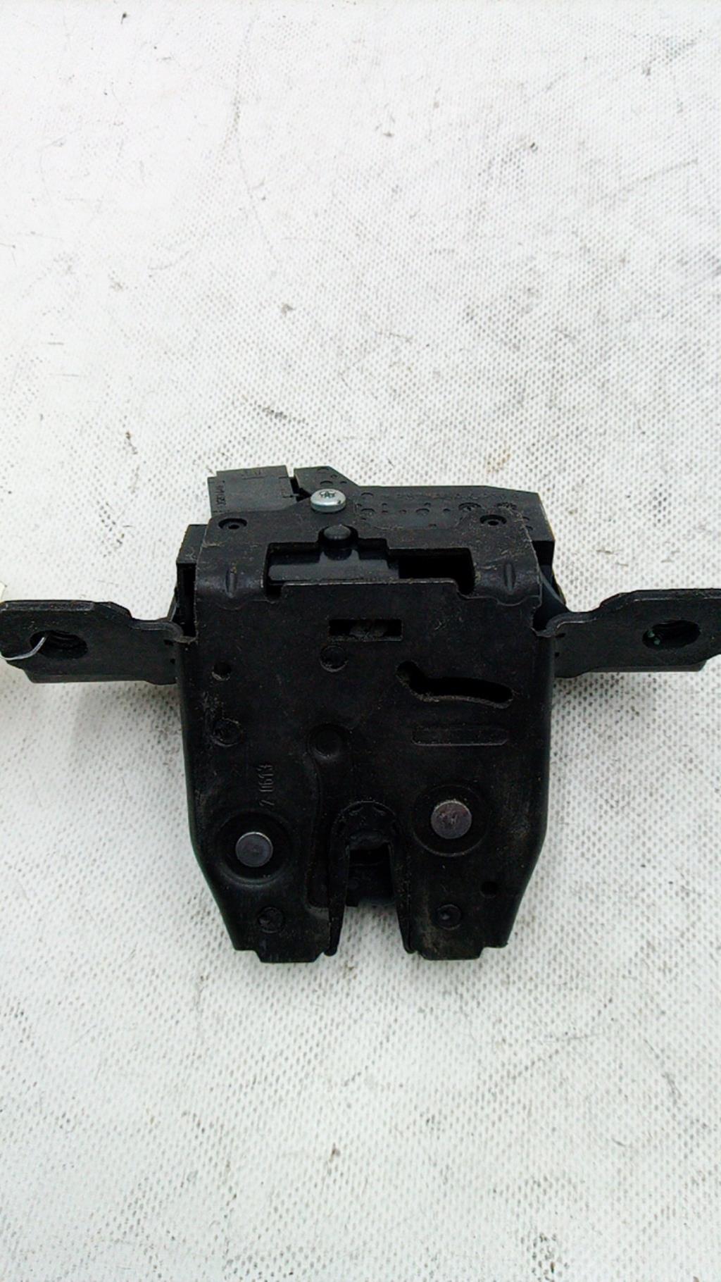 Serrure de coffre OPEL ASTRA J PHASE 2 Essence - 1