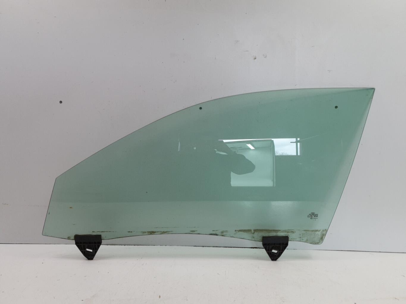 Vitre avant gauche AUDI A4 2 PHASE 2 Diesel - 1