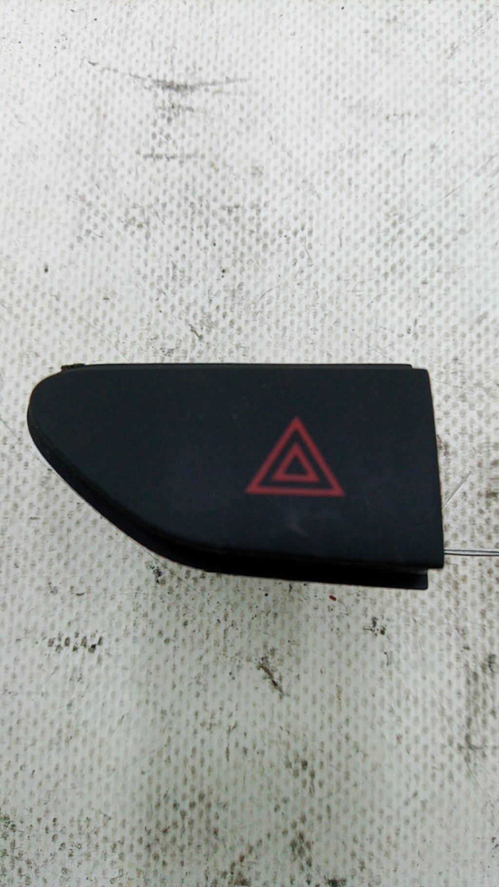 Bouton de warning RENAULT CLIO 4 PHASE 1 Essence - 1