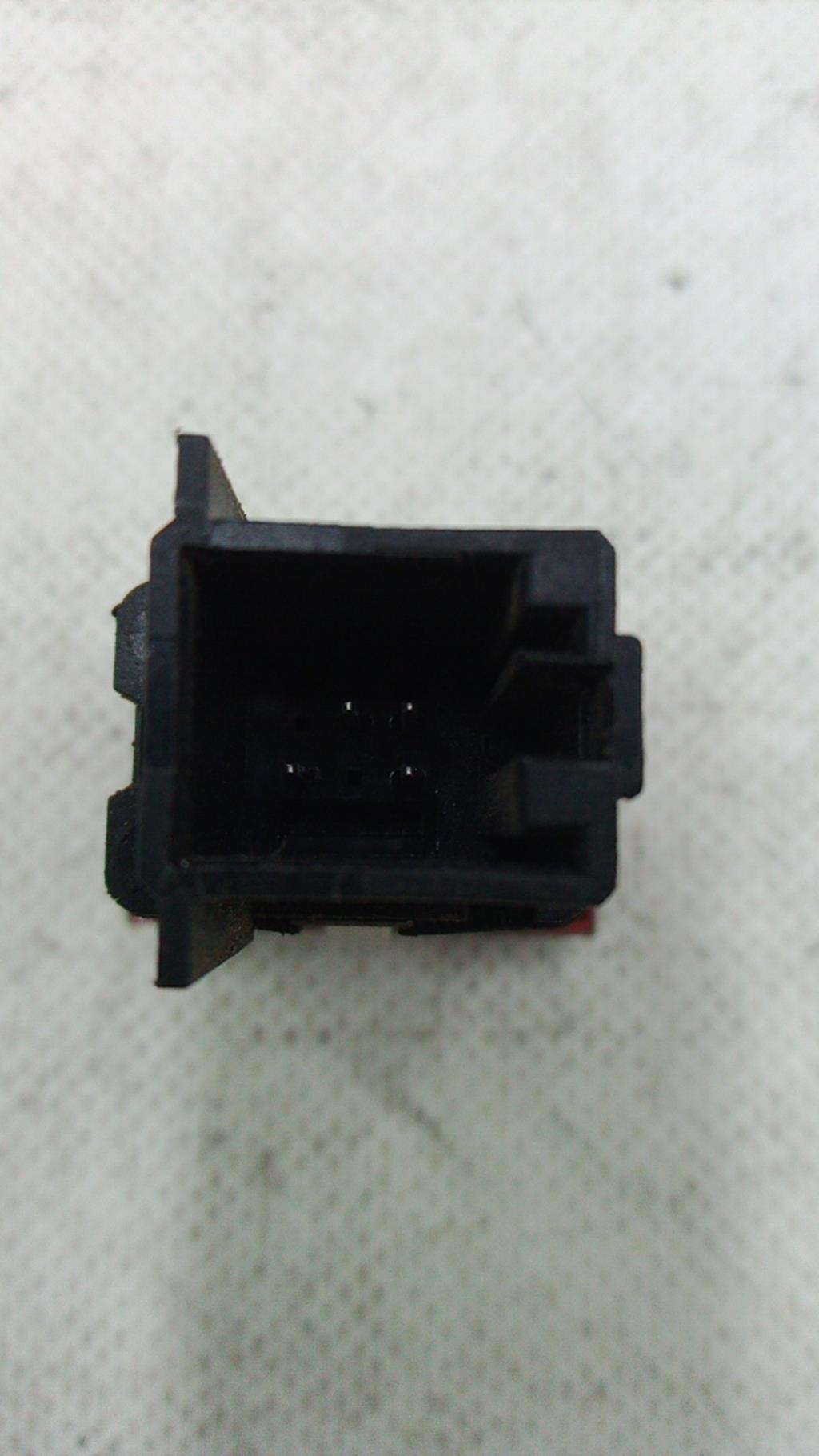 Bouton de warning VOLKSWAGEN POLO 5 PHASE 1 Diesel - 1