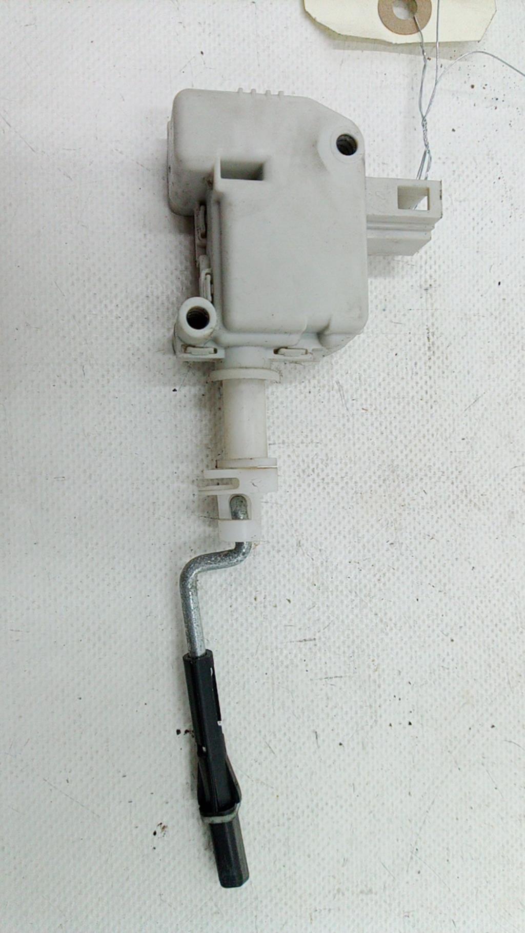 Attuatore chiavistello sportello carburante VOLKSWAGEN TOURAN 1 PHASE 1 Diésel - 1