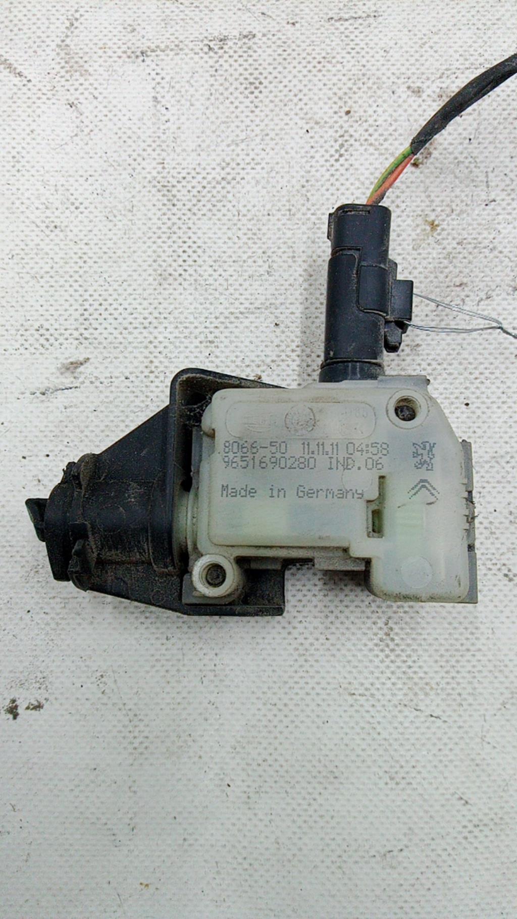 Attuatore chiavistello sportello carburante CITROEN C4 2 PHASE 1 Diésel - 1