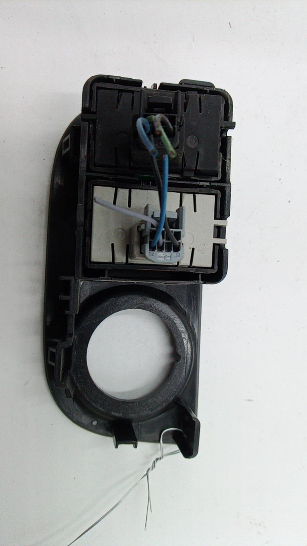 Bouton/Interrupteur DACIA SANDERO 2 PHASE 1 Diesel - 1