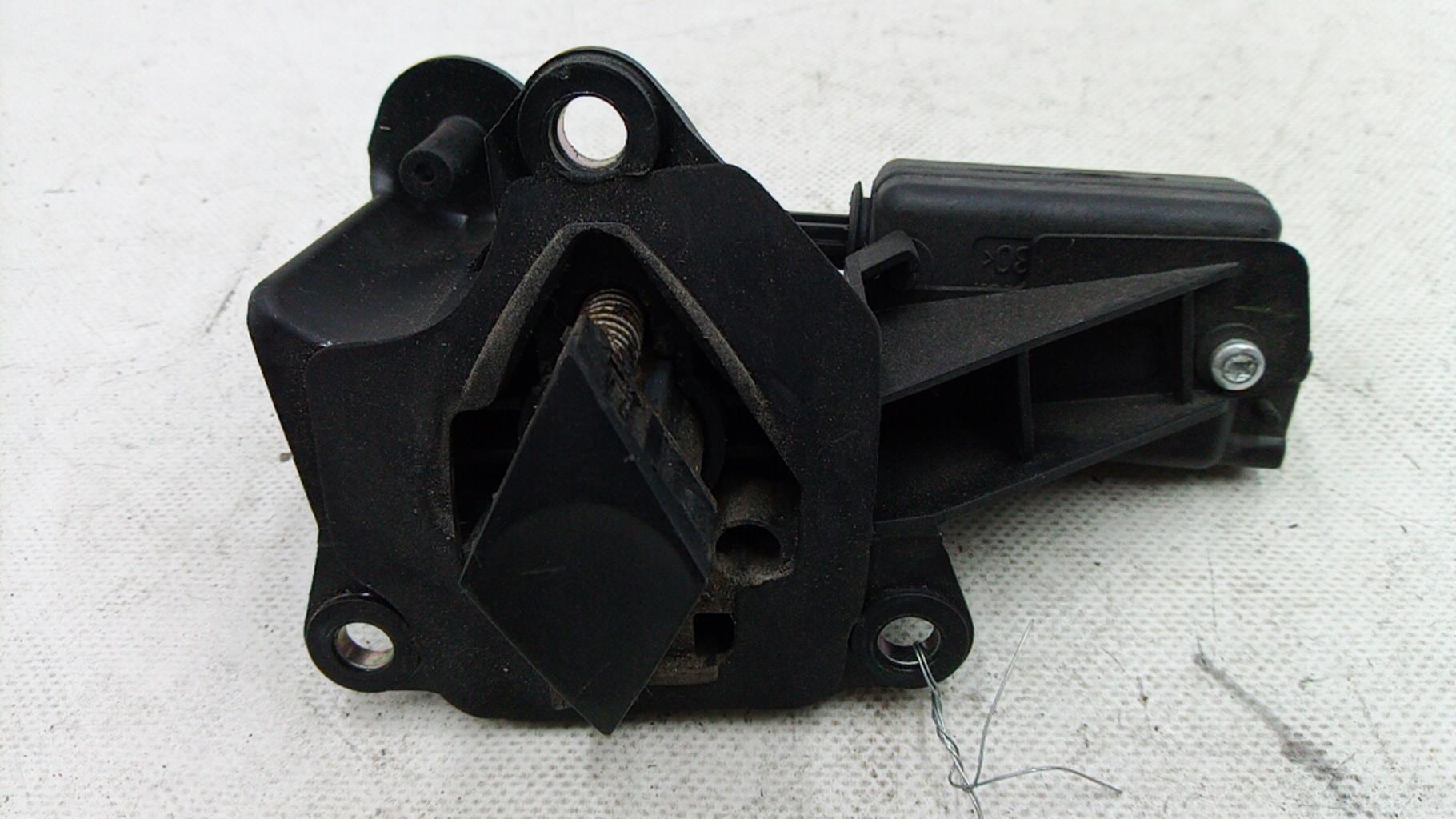Bouton de coffre RENAULT CLIO 2 CAMPUS PHASE 1 Essence - 1