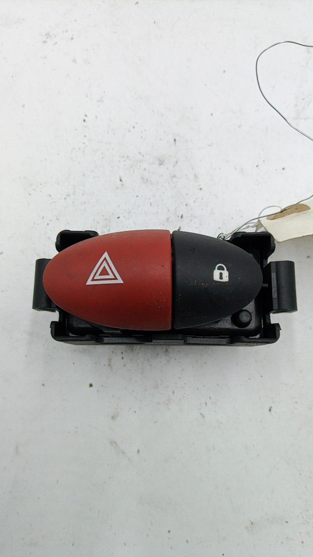 Bouton de warning RENAULT TWINGO 2 PHASE 1 Diesel - 1