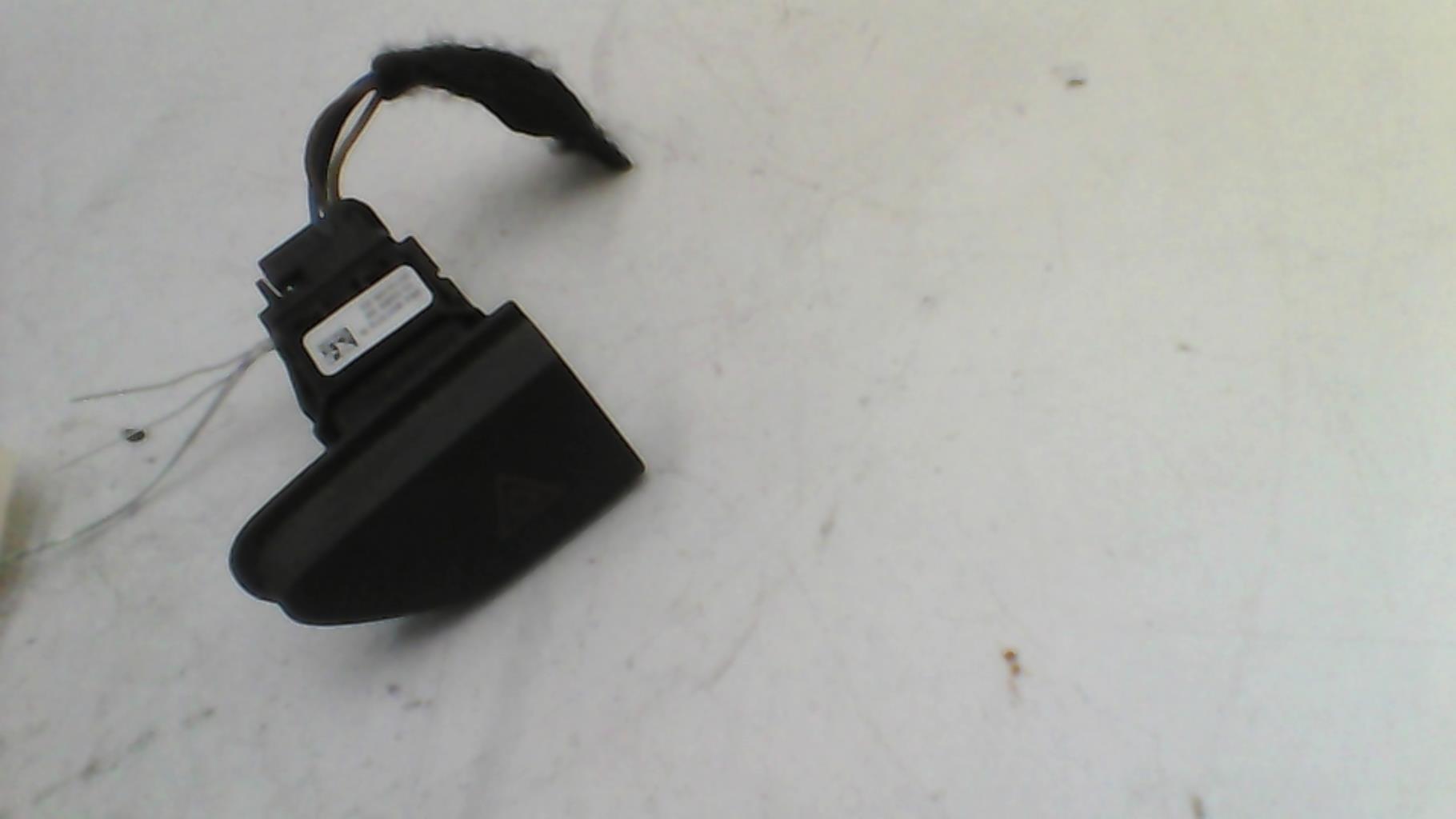Bouton de warning RENAULT CLIO 4 PHASE 2 Diesel - 1