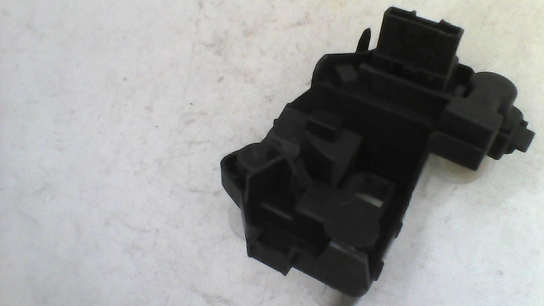 Base portalampade fanale posteriore destro PEUGEOT 206 PHASE 2 Diésel - 1