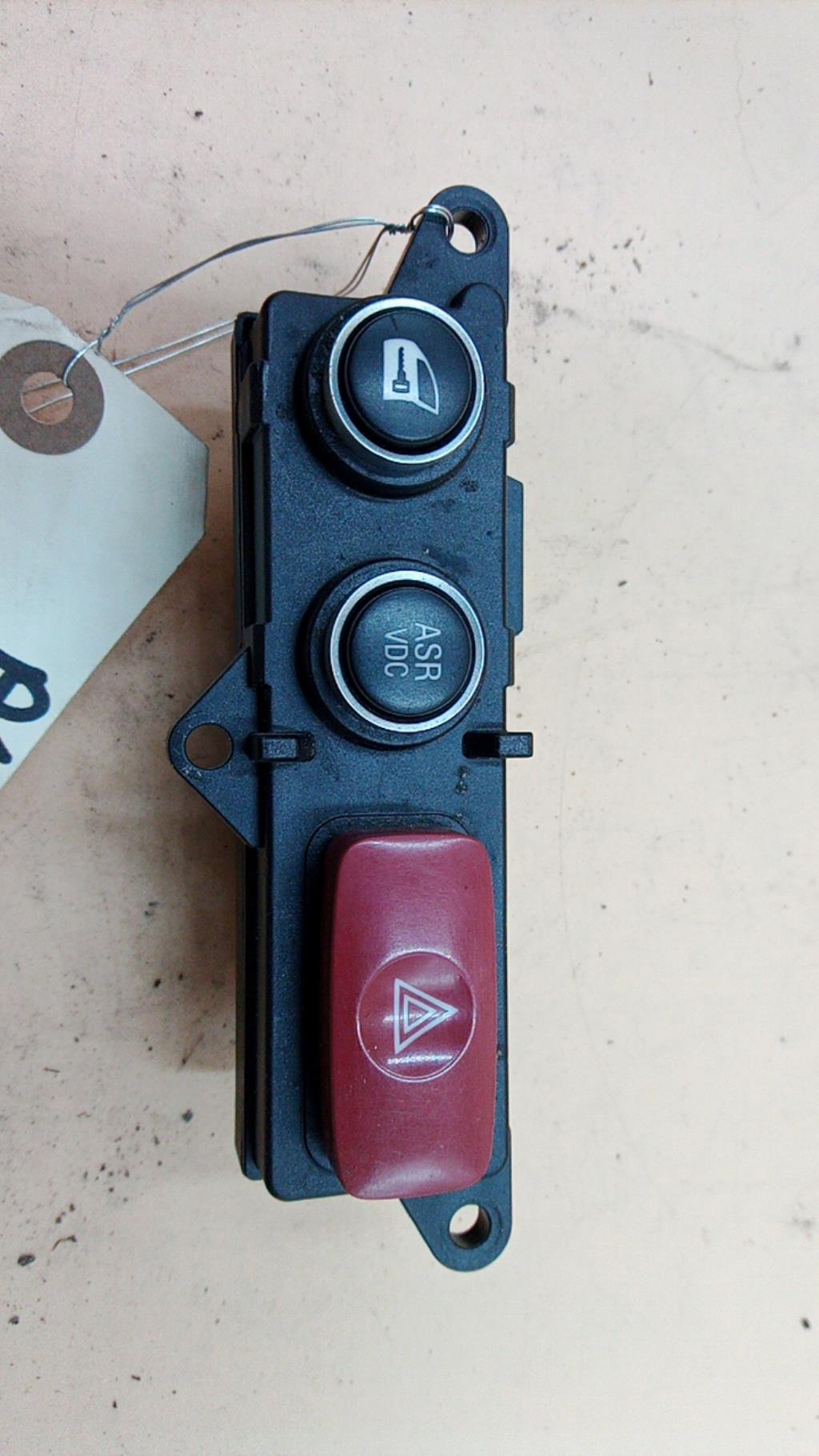 Bouton de warning ALFA ROMEO 159 Diesel - 1