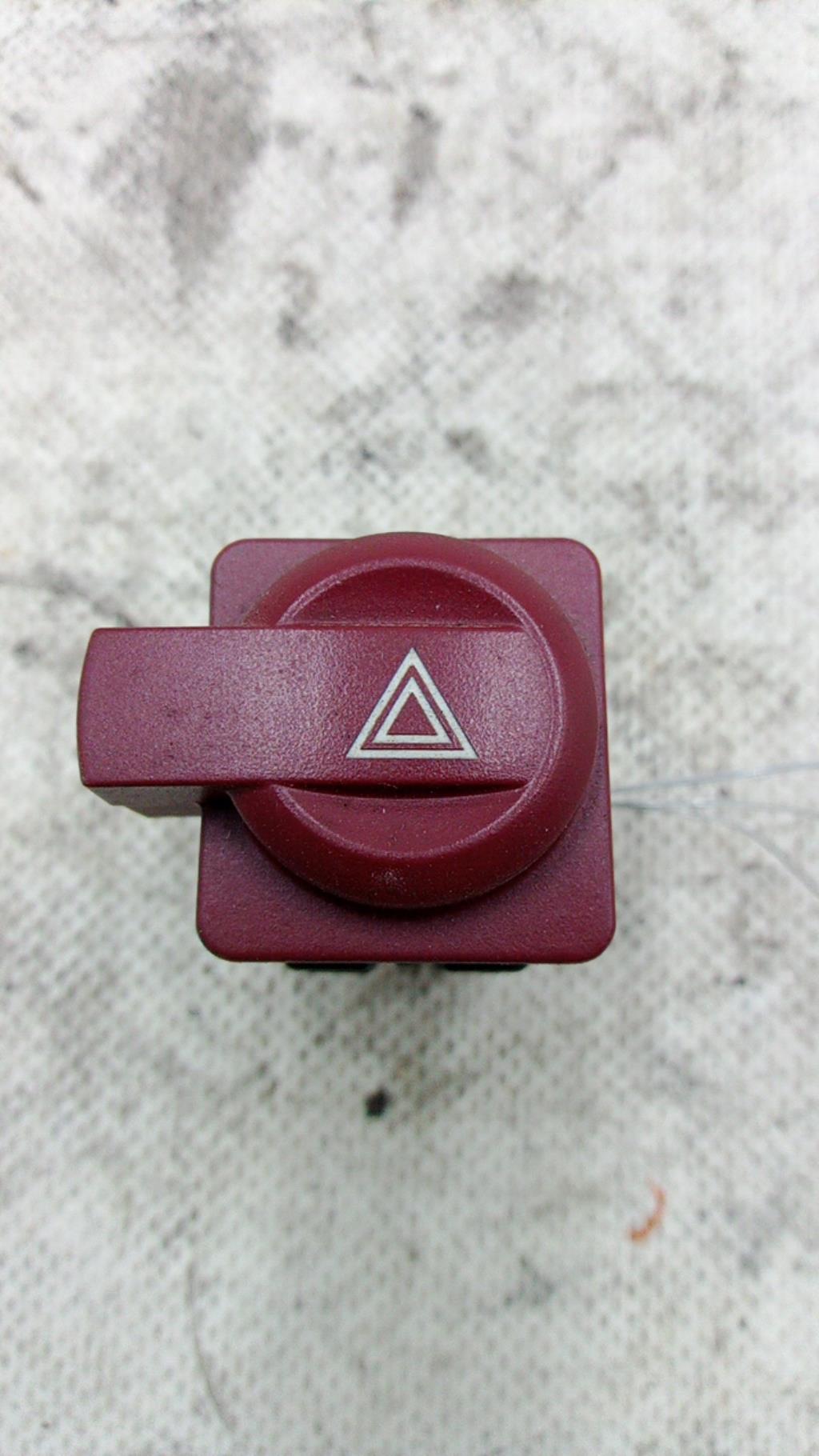 Bouton de warning CITROEN C5 1 PHASE 2 Diesel - 1