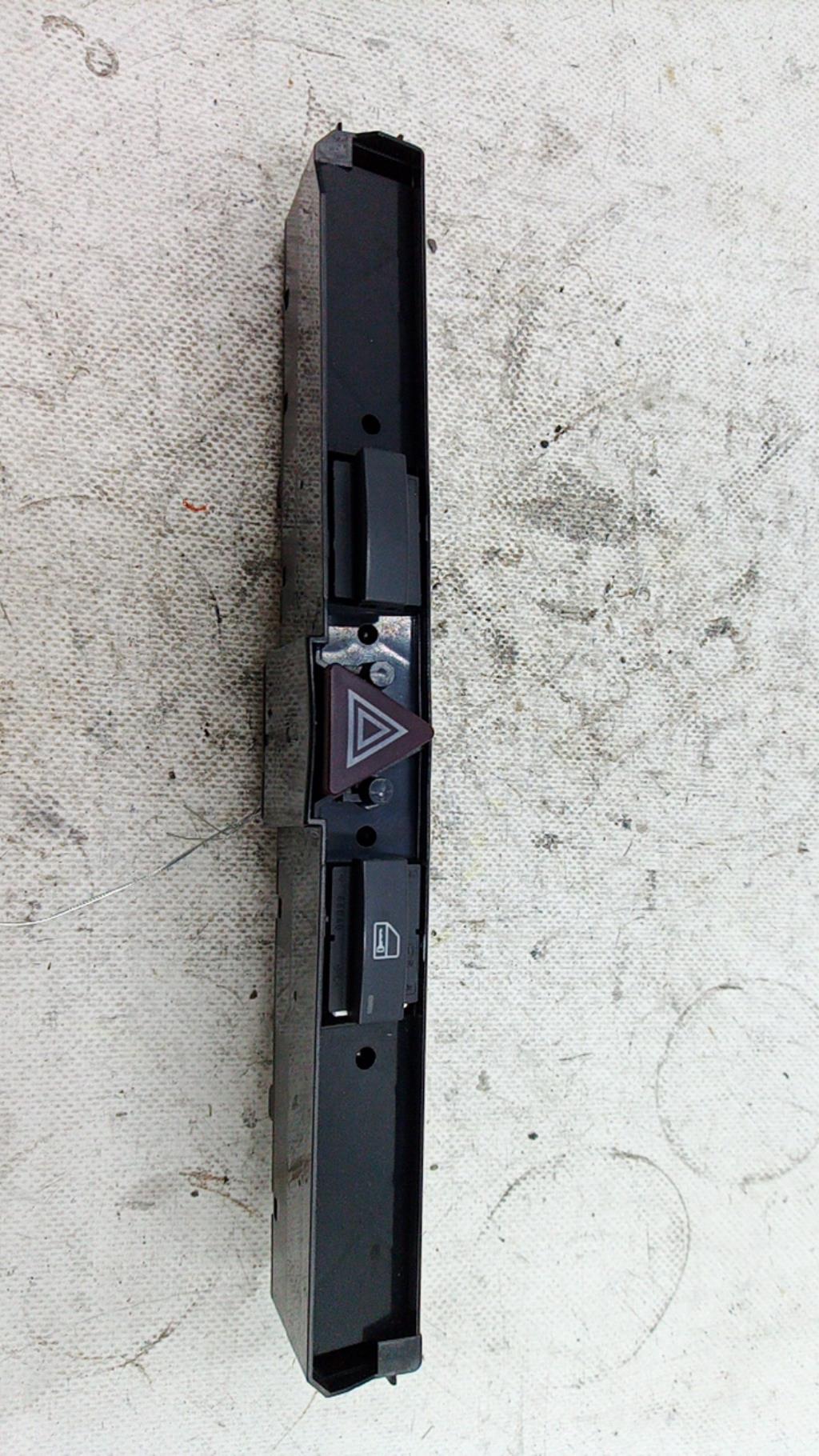 Bouton de warning OPEL ZAFIRA B PHASE 1 Diesel - 1