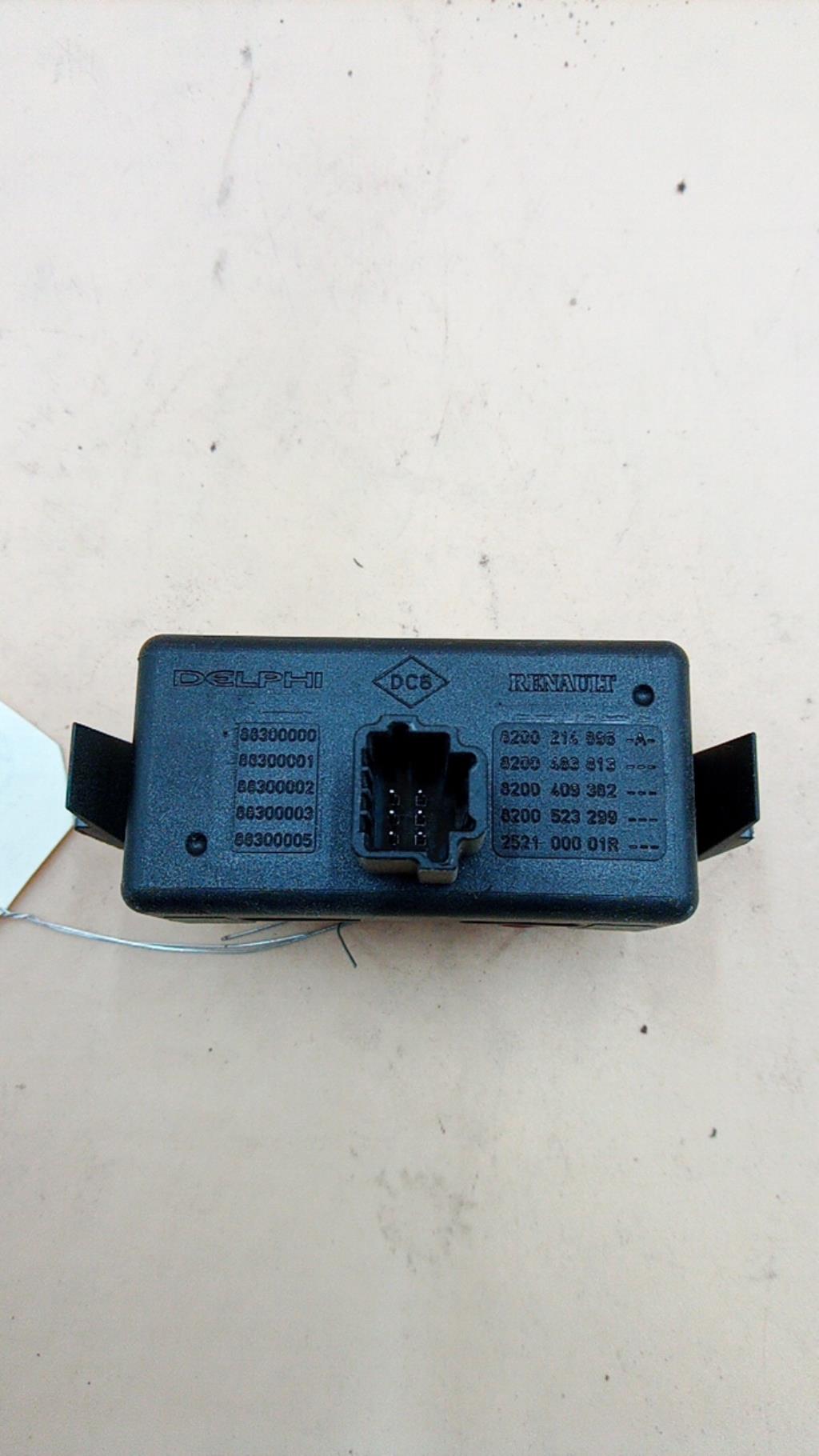Bouton de warning RENAULT CLIO 3 PHASE 1 Diesel - 1