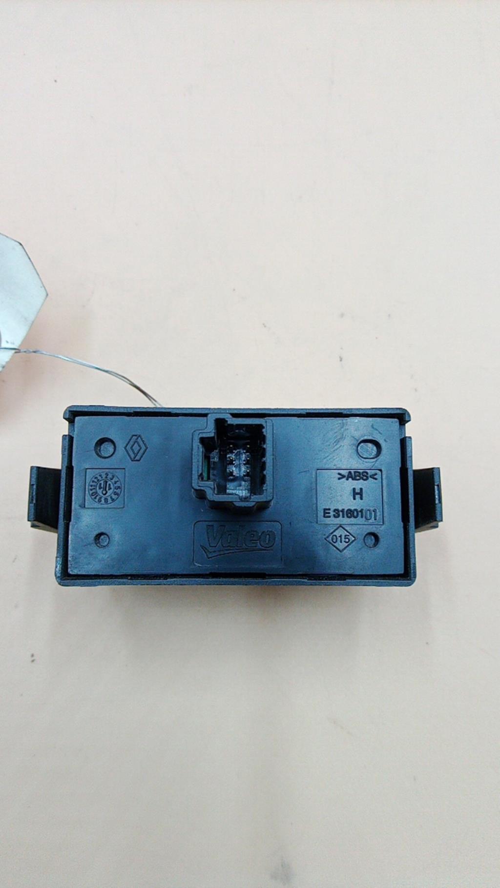 Bouton de warning RENAULT CLIO 3 PHASE 2 Diesel - 1
