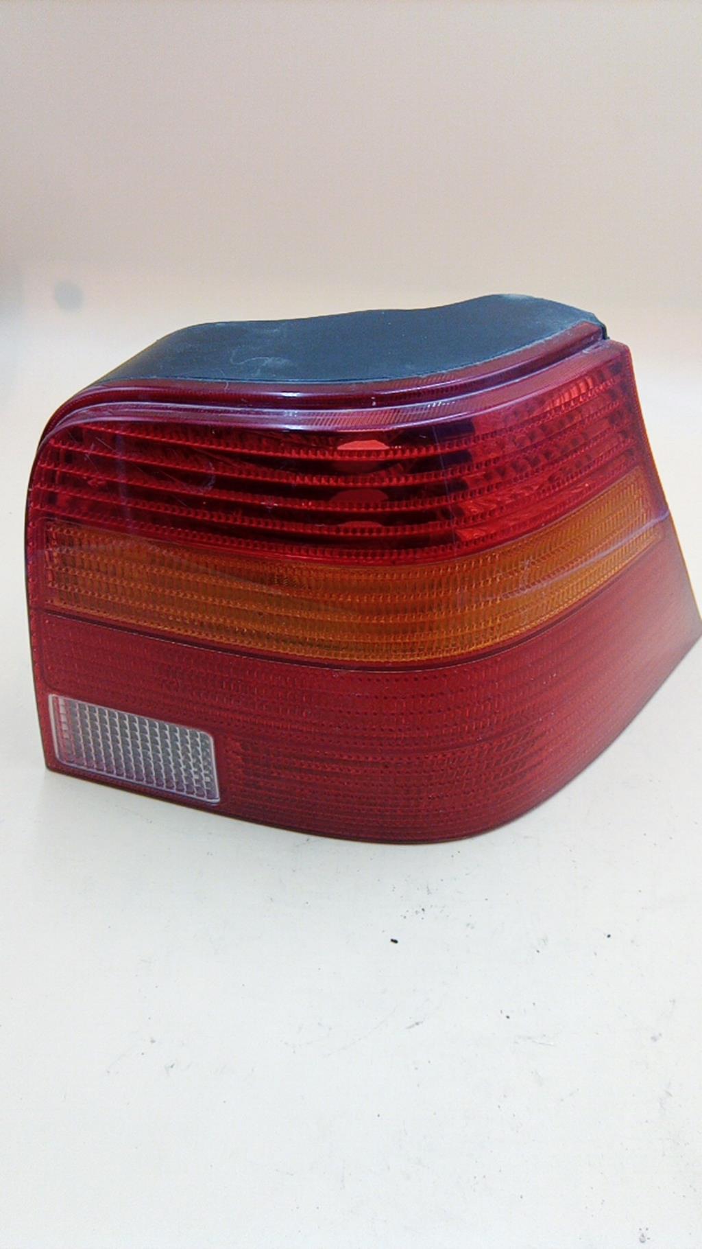 Fanale posteriore principale destro (luci) VOLKSWAGEN GOLF 4 Gasolina - 1