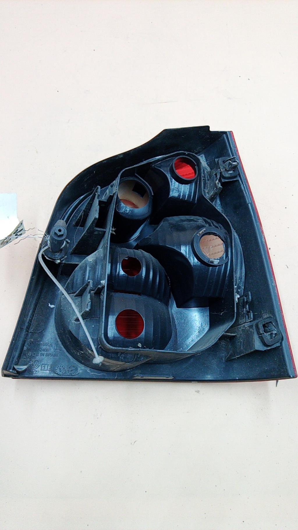 Fanale posteriore principale sinistro (luci) VOLKSWAGEN POLO 4 PHASE 1 Diésel - 1