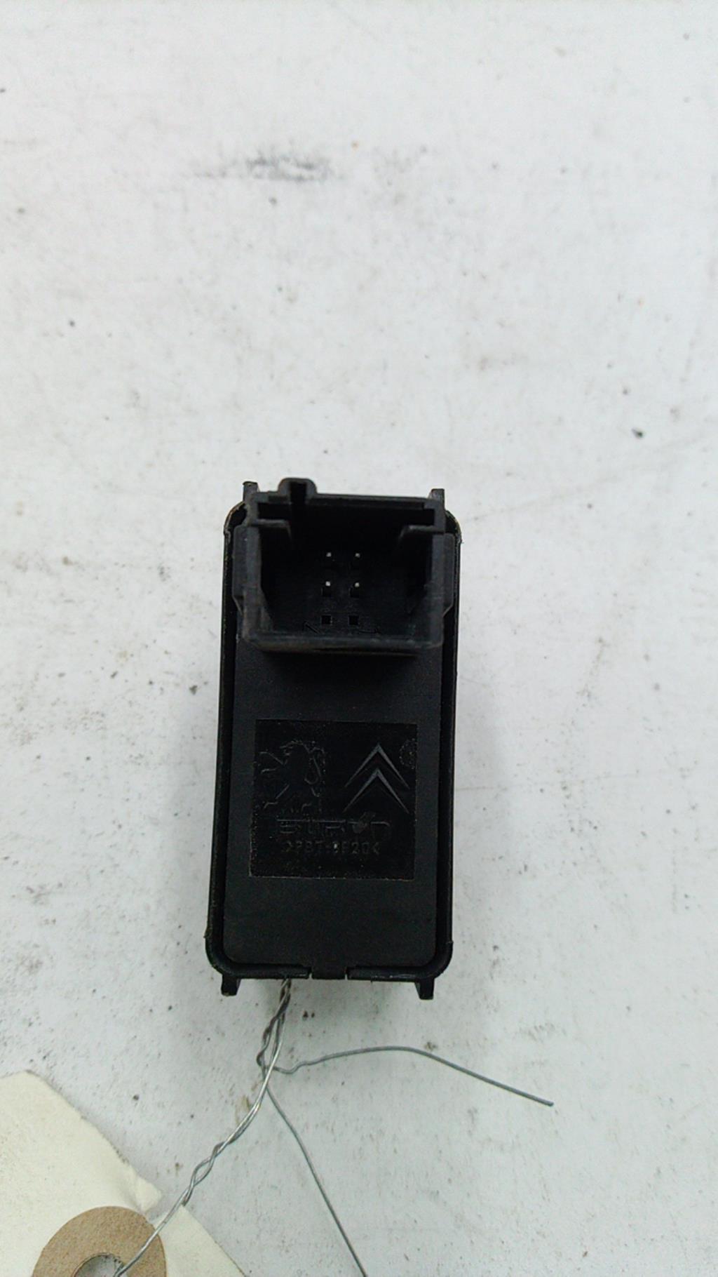 Interruttore lavacristalli posteriore sinistro PEUGEOT 5008 1 PHASE 1 Diésel - 1
