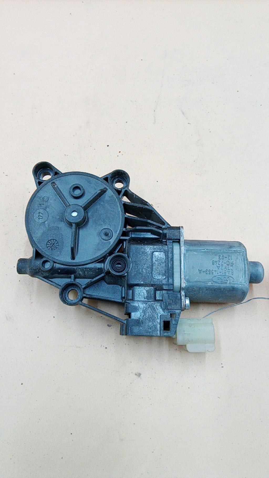 Motore alzacristalli anteriore destro FORD FIESTA 6 PHASE 1 Diésel - 1