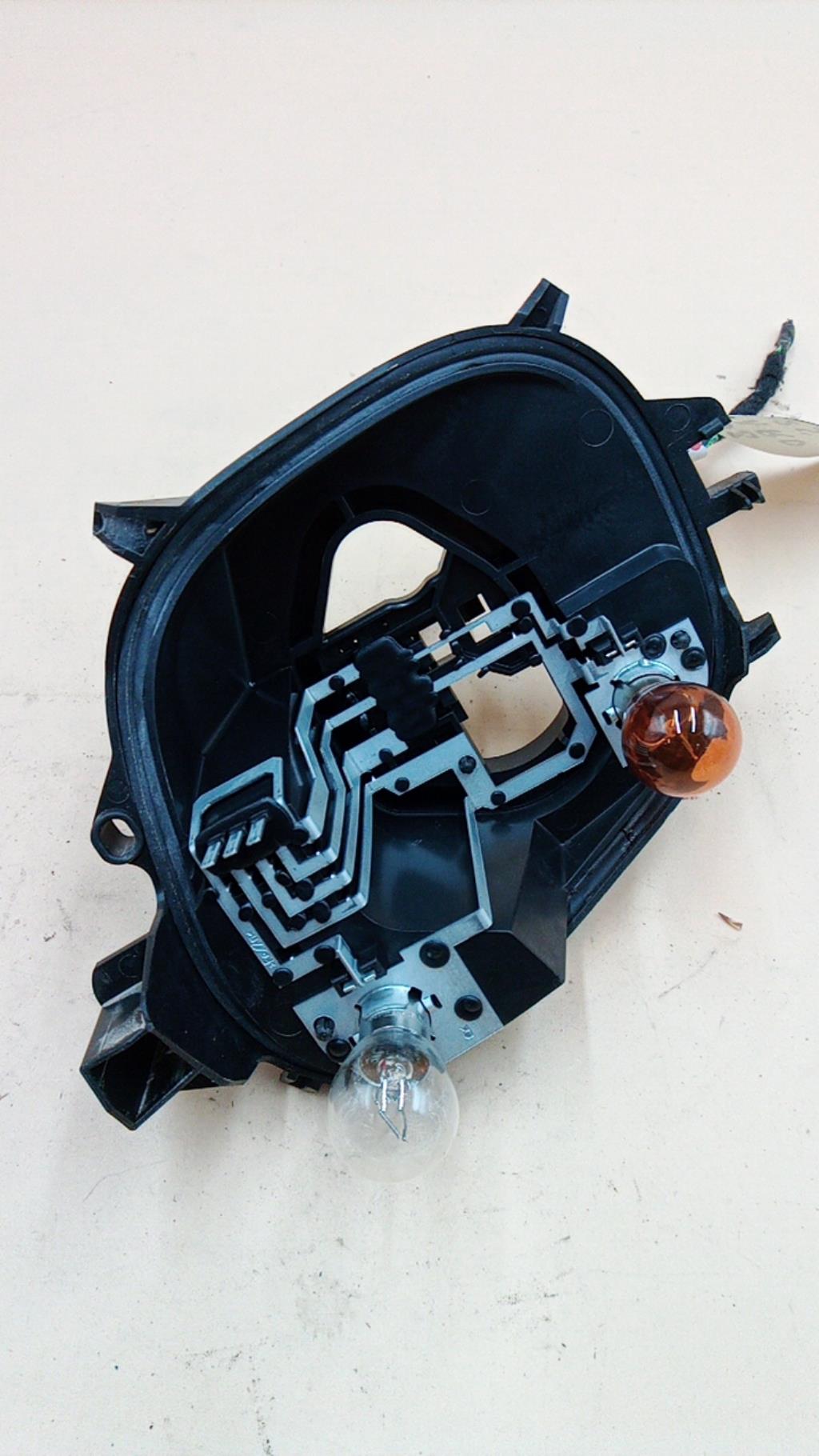 Base portalampade fanale posteriore destro PEUGEOT 208 1 PHASE 2 Gasolina - 1