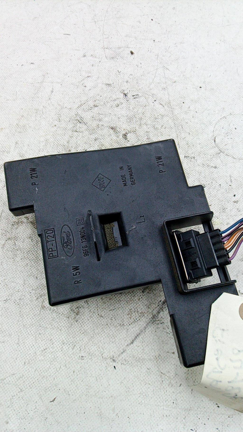 Base portalampade fanale posteriore sinistro FORD FIESTA 4 PHASE 1 Gasolina - 1