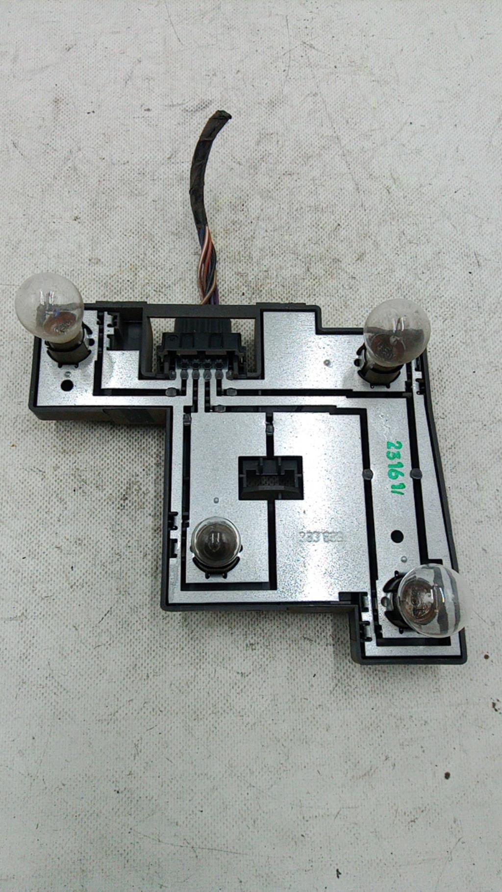 Base portalampade fanale posteriore sinistro FORD FIESTA 4 PHASE 2 Gasolina - 1