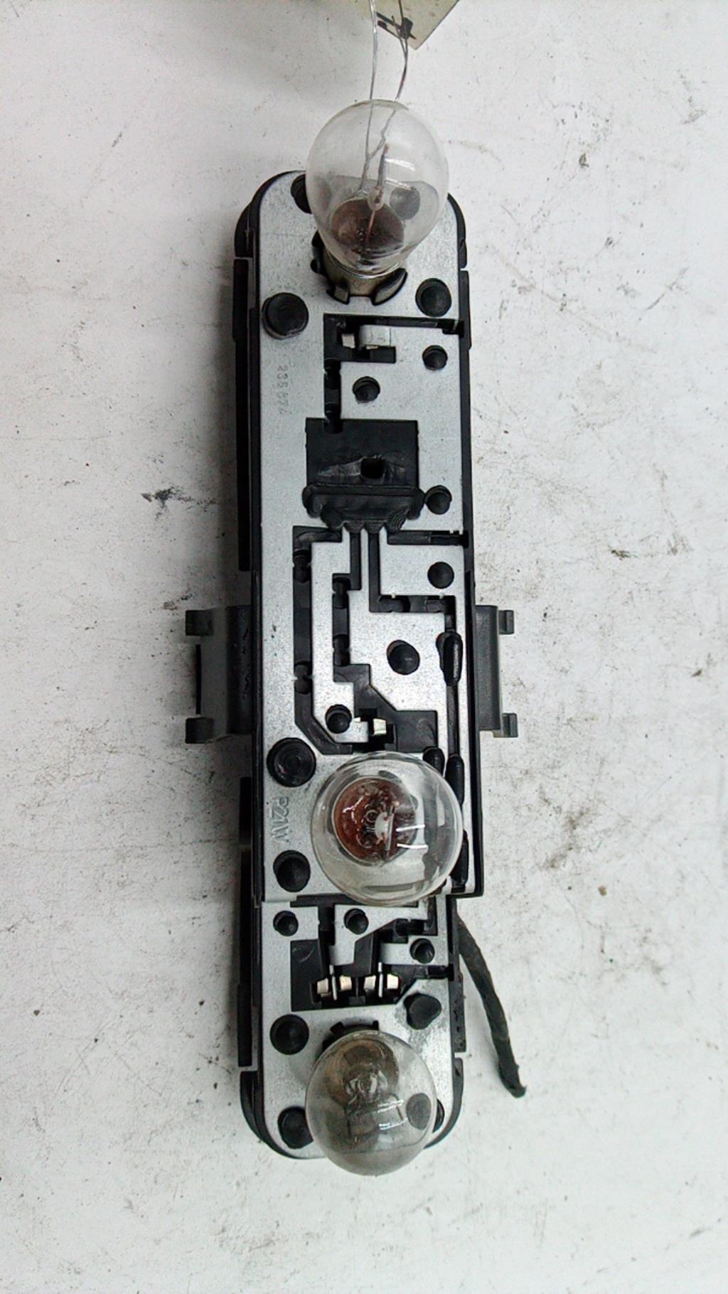 Base portalampade fanale posteriore sinistro NISSAN ALMERA 2 PHASE 1 Gasolina - 1