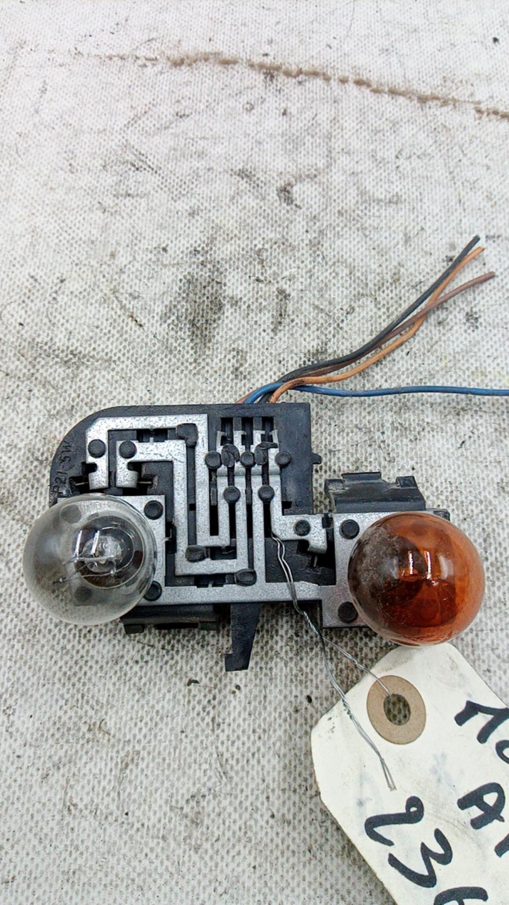 Base portalampade fanale posteriore sinistro RENAULT MEGANE 1 PHASE 2 Diésel - 1