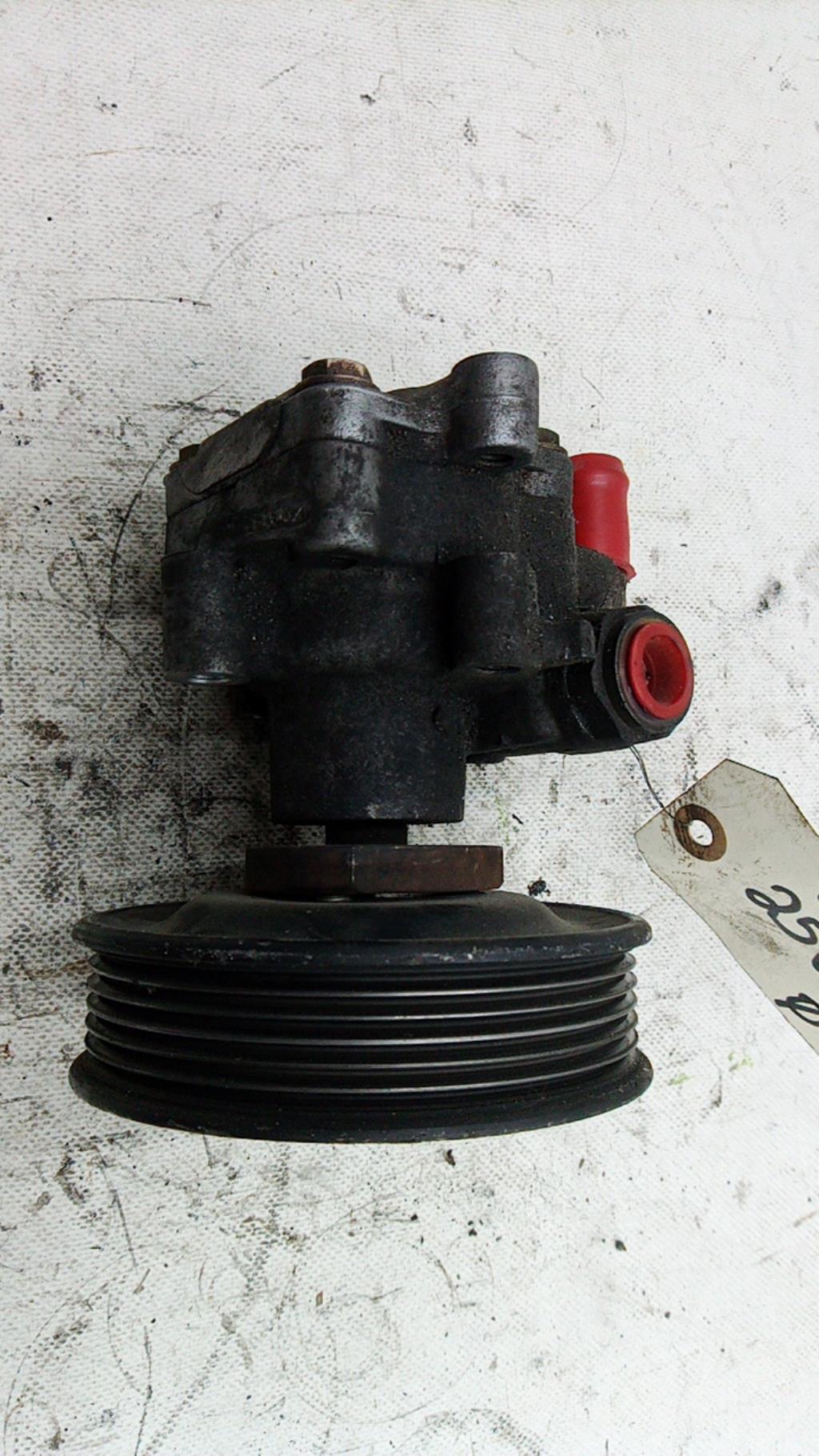 Pompe de direction VOLKSWAGEN GOLF 4 Essence - 1