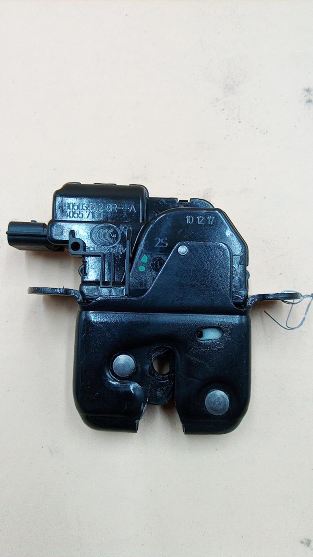 Serrure de coffre RENAULT CLIO 4 PHASE 2 Diesel - 1