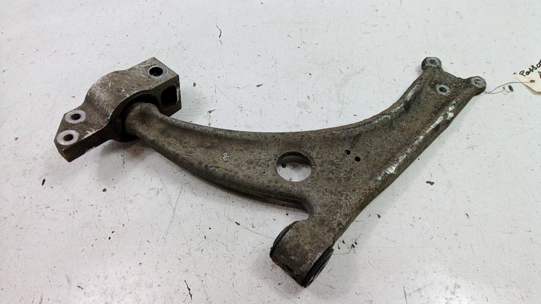 Triangolo inferiore anteriore destro VOLKSWAGEN PASSAT 5 BREAK Diésel - 1