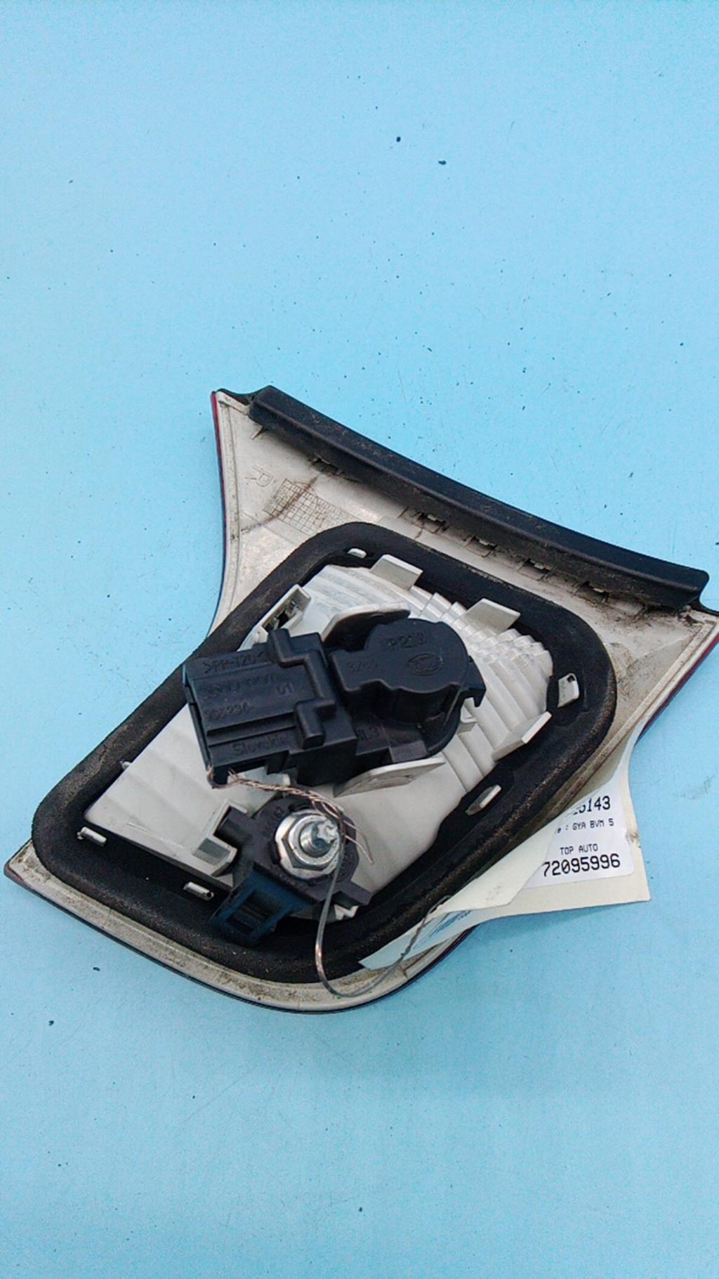 Feu arriere secondaire droit (feux) AUDI A4 2 PHASE 2 Diesel - 1