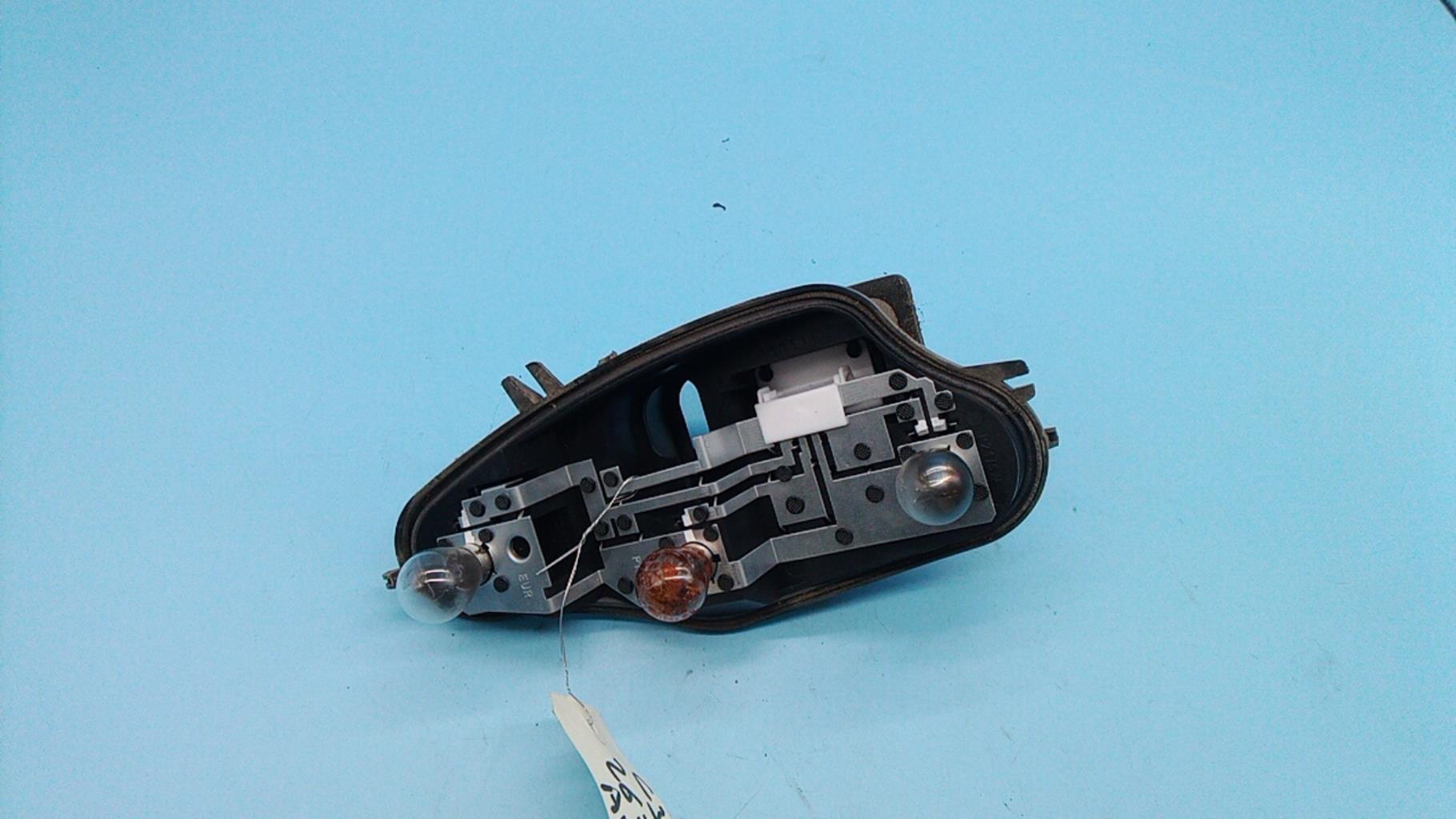Base portalampade fanale posteriore destro CITROEN C3 2 PHASE 1 Diésel - 1