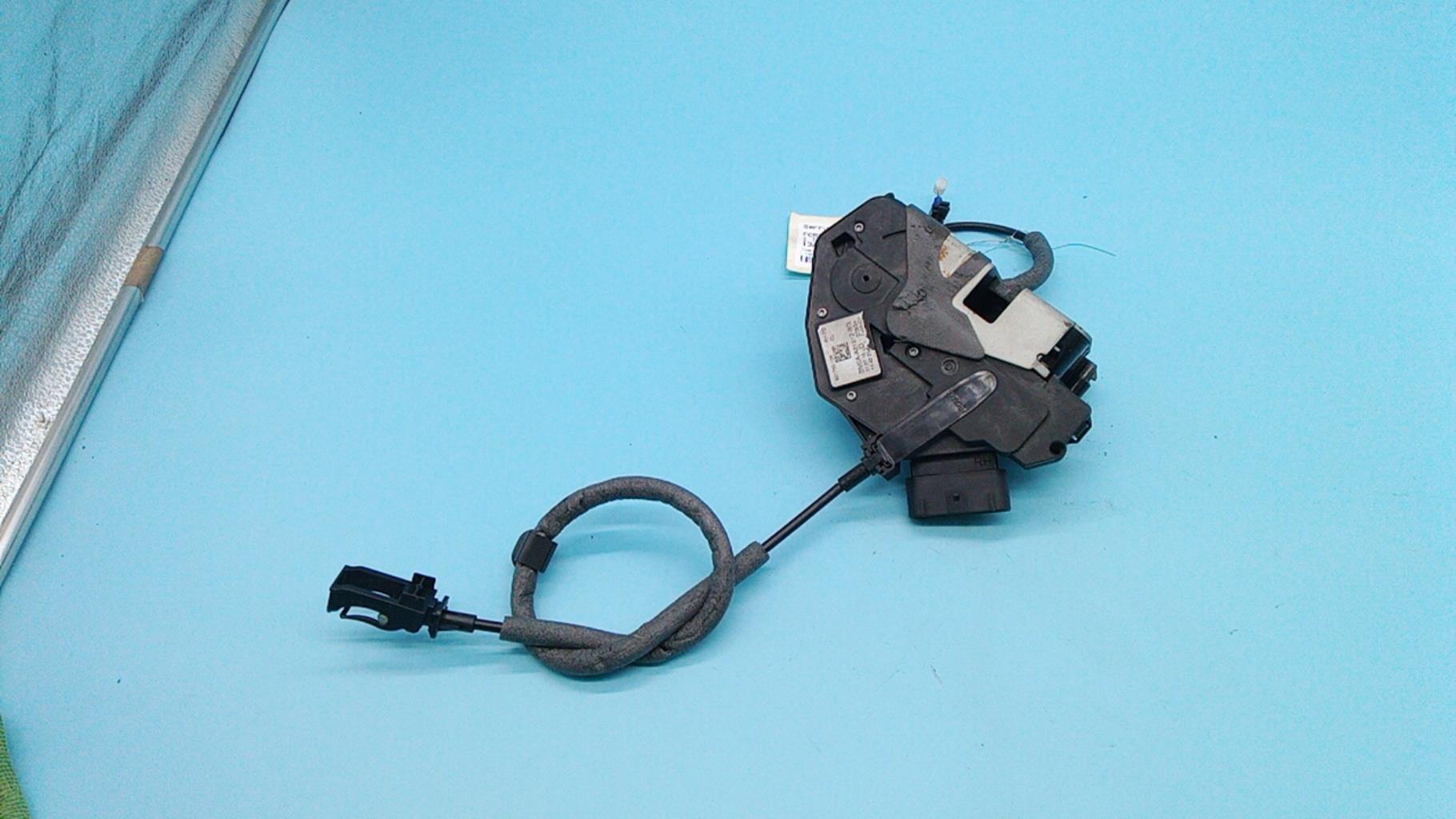 Serratura anteriore destra FORD FOCUS 3 PHASE 2 BREAK Gasolina - 1