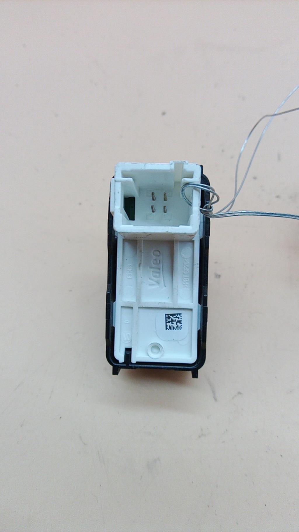 Interruttore lavacristalli posteriore sinistro PEUGEOT 308 2 SW PHASE 1 BREAK Diésel - 1