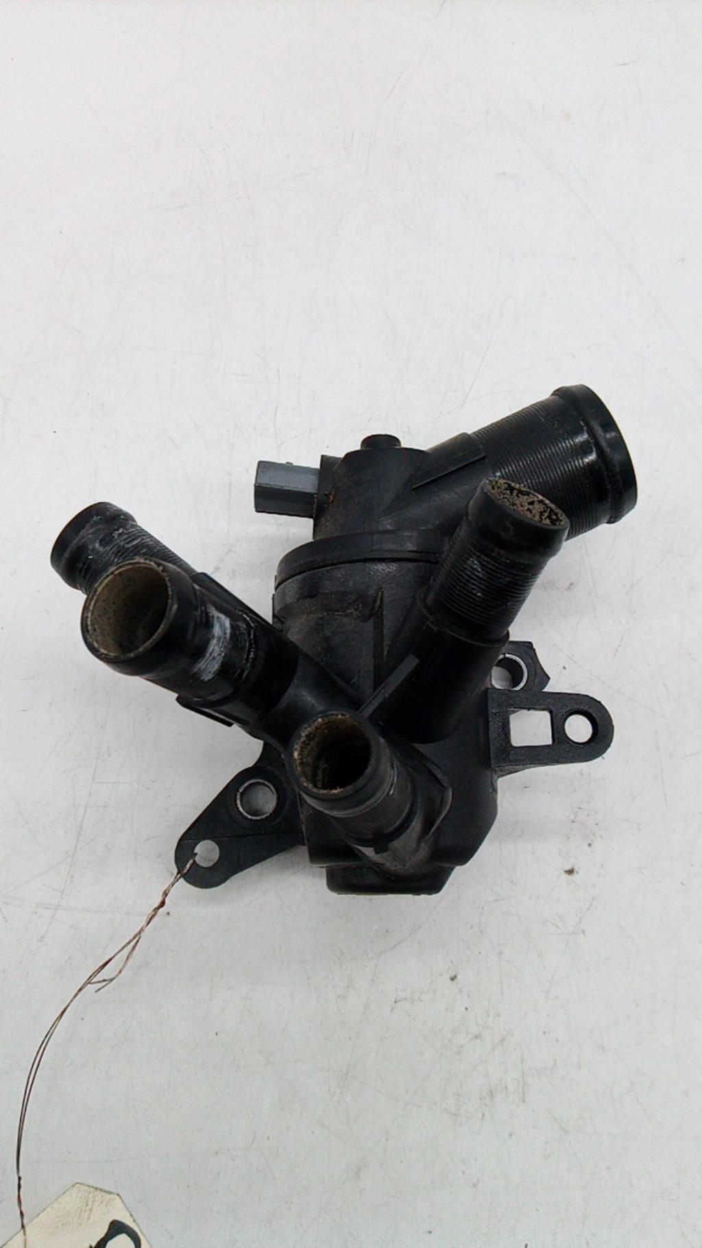 Boitier eau DACIA DUSTER 1 PHASE 2 Essence - 1
