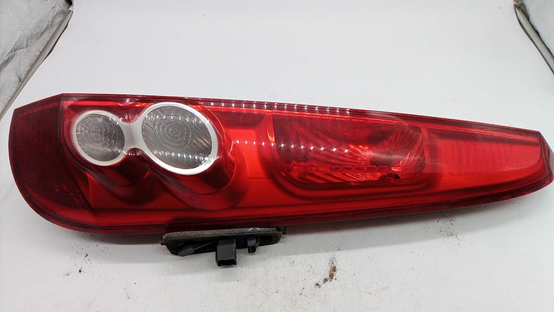 Fanale posteriore principale destro (luci) FORD FIESTA 5 PHASE 2 Diésel - 1