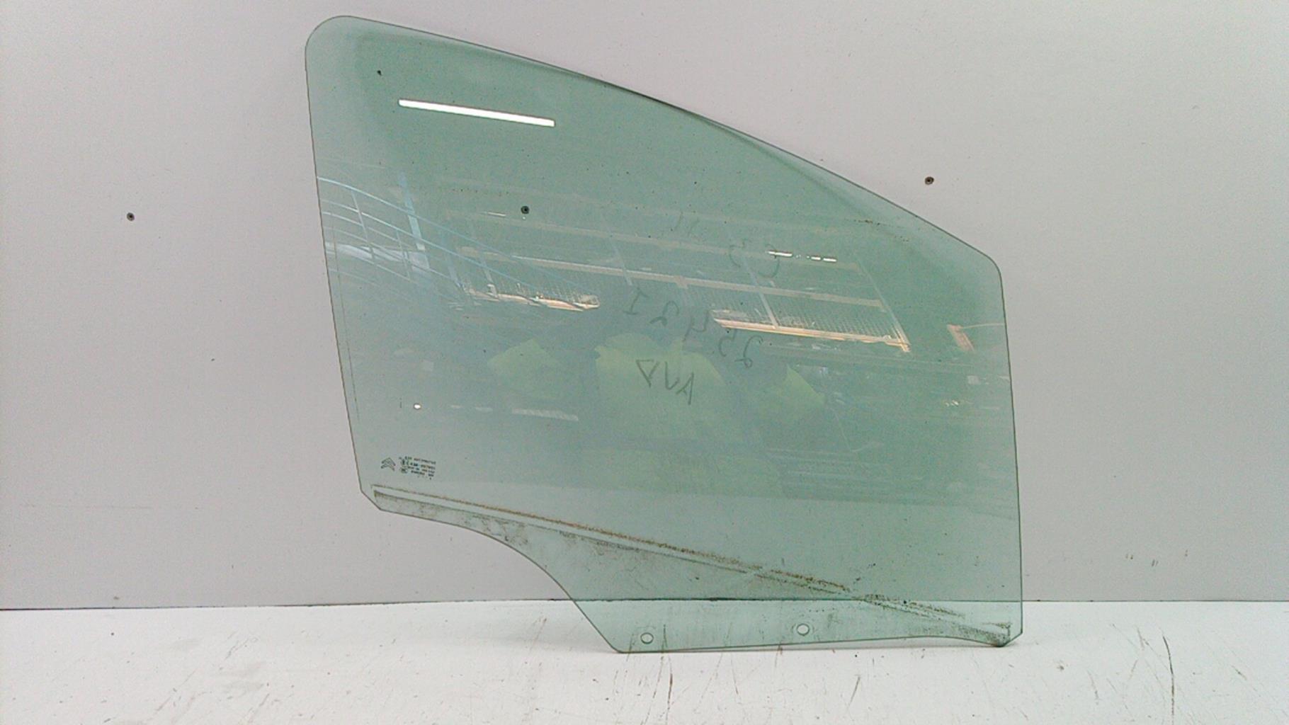 Vitre avant droit CITROEN C3 2 PHASE 1 Essence - 1