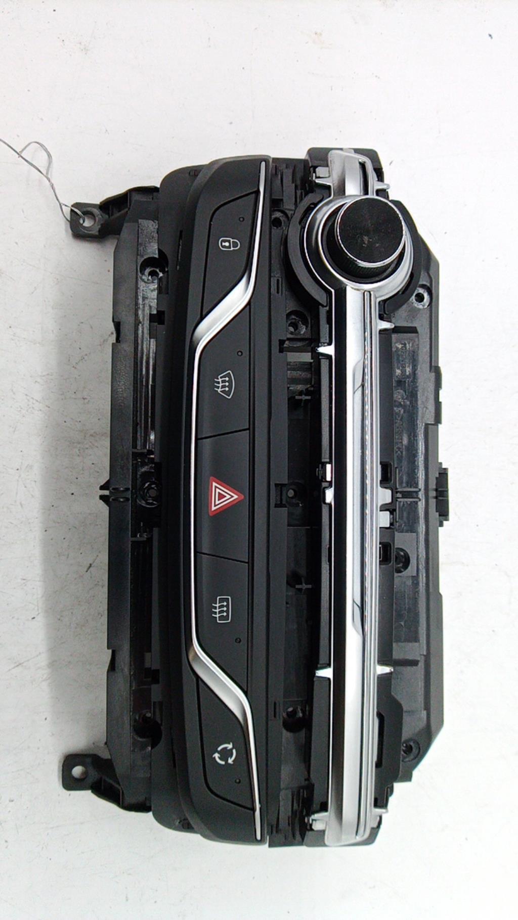 Bouton de warning PEUGEOT 308 2 PHASE 1 Diesel - 1