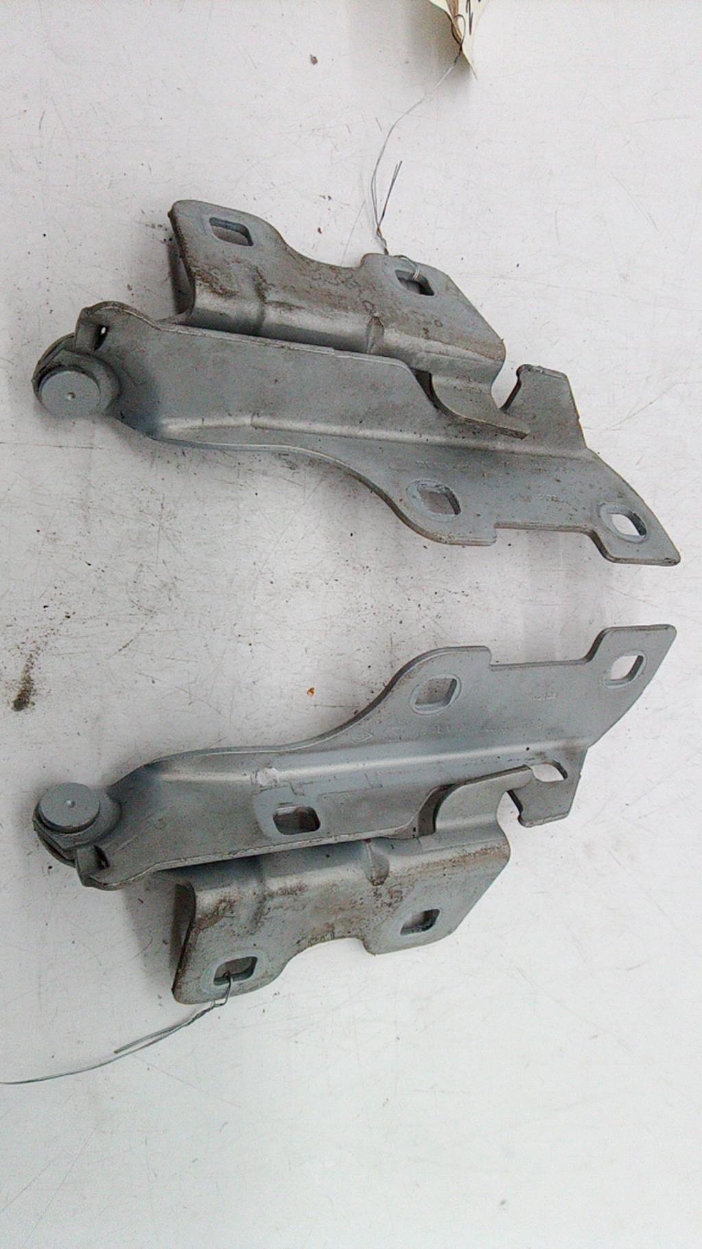 Charniere de capot RENAULT CLIO 2 PHASE 2 Essence - 1