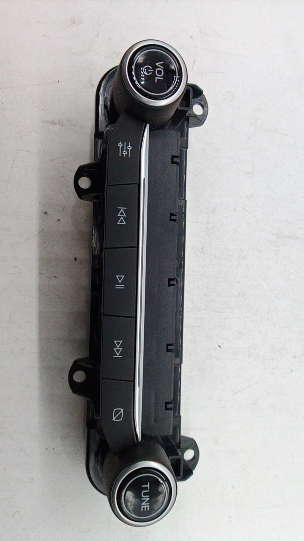 Commande autoradio FORD PUMA 2 Essence/Hybride - 1