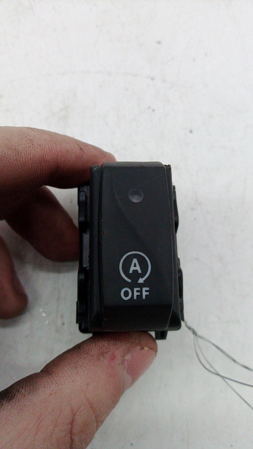 Bouton/Interrupteur RENAULT TWINGO 3 PHASE 1 Essence - 1