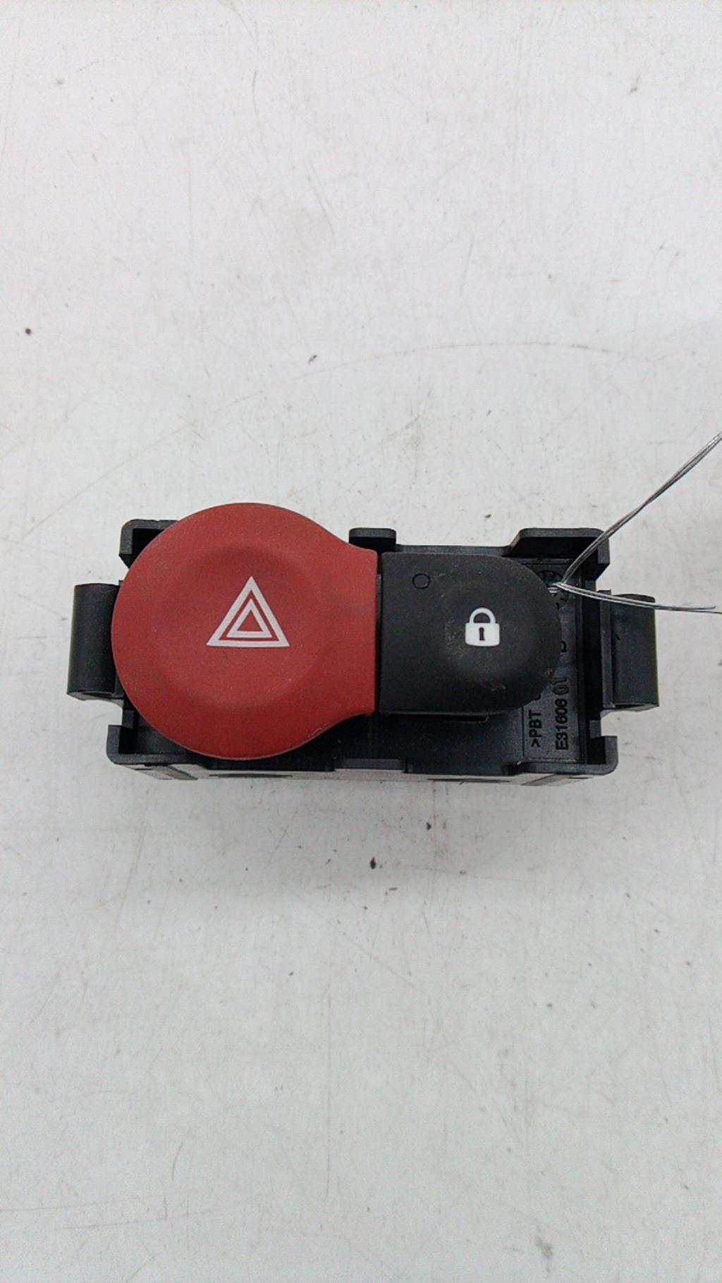 Bouton de warning RENAULT TWINGO 3 PHASE 1 Essence - 1