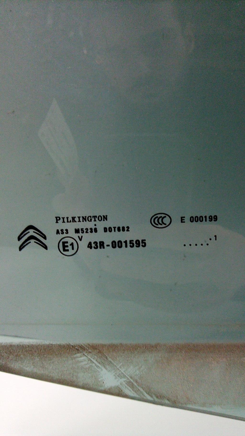 Vitre arriere gauche CITROEN C4 2 PHASE 1 Diesel - 1