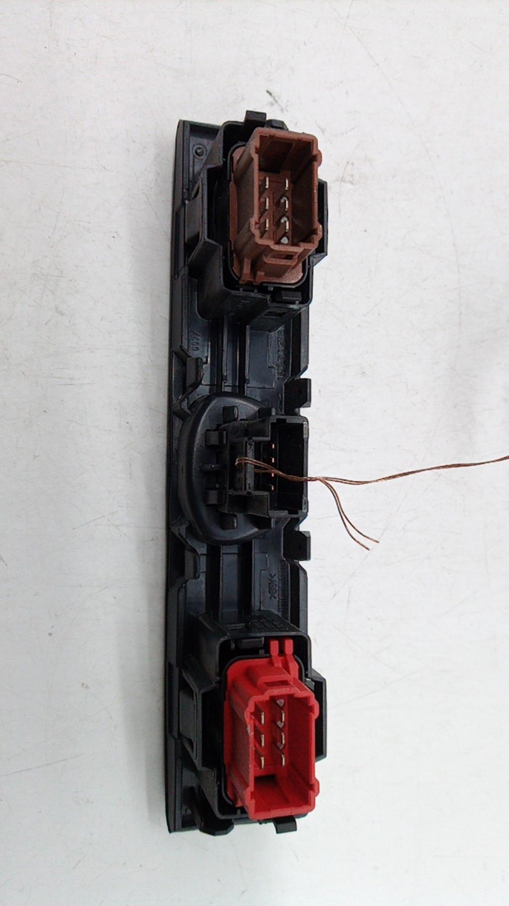 Bouton de warning RENAULT CLIO 2 PHASE 2 Diesel - 1