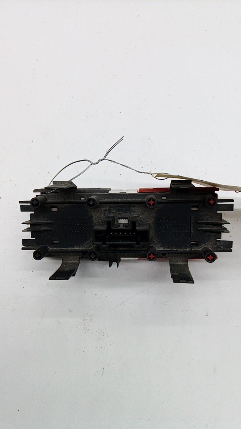 Bouton de warning RENAULT MEGANE 2 PHASE 1 CABRIOLET Diesel - 1